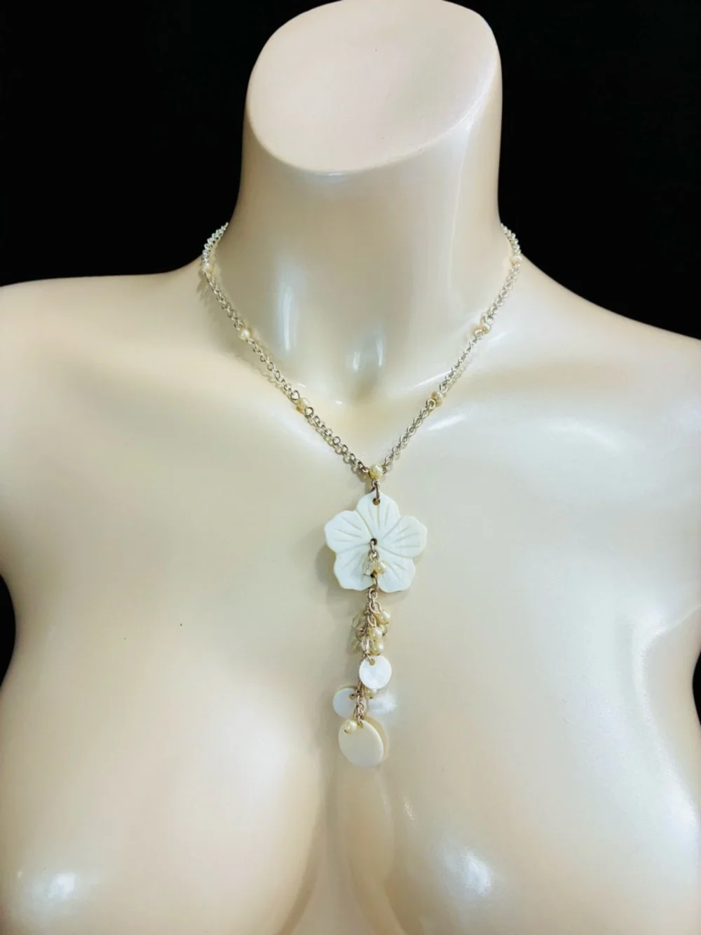 White Floral Hibiscus Carved Mother of Pearl Pendant Necklace with Pearl Tassel